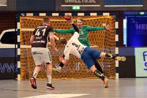Handball 2 Handball Bundesliga 2018 2019 Handball Sportverein Hamburg vs. EHV Aue Dominik Vogt Handball Sportverein Hamburg Eric Meinhardt EHV Aue 7meter successful goalkeeper Aron Edvardsson Handball Sportverein Hamburg Sporthalle Hamburg Hamburg Hamburg