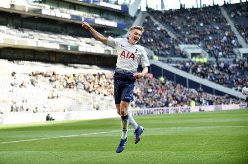 Fußball, Tottenham Hotspur Stadium eröffnet neues Stadion Harvey White of Tottenham Hotspur Under 18 celebrates scoring his goal to make it 2-0 from the penalty spot during the Test Event match at Tottenham Hotspur Stadium, London. Picture date: 24th March 2019. Picture credit should read: Robin Parker Sportimage EDITORIAL USE ONLY. No use with unauthorised audio, video, data, fixture lists, club league logos or live services. Online in-match use limited to 120 images, no video emulation. No use in betting, games or single club league player publications. RP2_0775.JPG