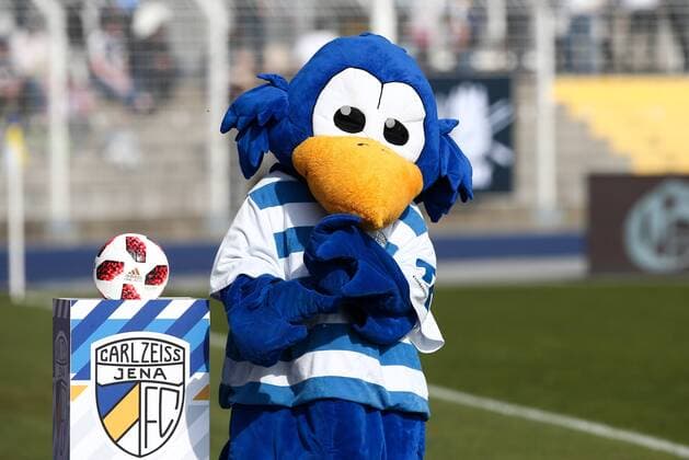 Jena Uerdingen Fussball 3 Liga Jena 23 03 2019 Ernst Abbe Sportfeld Fußball Herren 3 Liga 30 Spieltag FC Carl Zeiss Jena KFC Uerdingen 05 0 0 0 0 In the picture Carl Zeiss Jena Maskottchen Carl der Mini Zeissig According to the guidelines of the DFB Deutscher Fußball Bund it is forbidden to use or have used in the stadium and or from the match taken photographs in the form of sequence pictures and or video-like photo series DFB regulations prohibit any use of photographs as image sequences and or quasi video