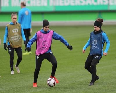 Lena Goessling VfL Wolfsburg on the ball