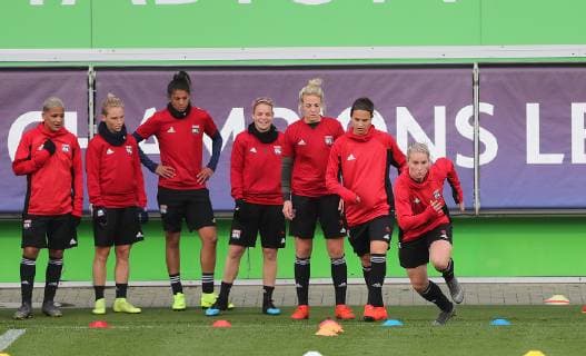 in front runs 6 Lyon Amandine Henry