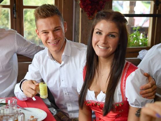Joshua KIMMICH Bayern Muenchen and his girlfriend Lina become parents archive photo Joshua KIMMICH Bayern Muenchen with girlfriend Lina Meyer soccer FC Bayern Muenchen traditional Oktoberfest visit in the Kaefer Schenke on 23 09 2017 in Munich Germany