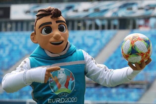 ST PETERSBURG, RUSSIA â€“ MARCH 27, 2019: UEFA EURO EM Europameisterschaft Fussball 2020 official mascot Skillzy plays football at Gazprom Arena Stadium. Alexander Demianchuk TASS  TS0A6010