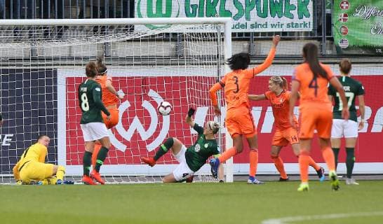 VfL vs Olympique Lyon CL Women Wolfsburg Germany 27 03 2019 FOOTBALL VfL Wolfsburg vs Olympique Lyon Champions League Womens quarter finals season 2018 19 Lucy Bronze Olympique Lyon shoots goal to 0 1 goal woman Almuth Schult VfL Wolfsburg Babette Peter VfL Wolfsburg Wolfsburg