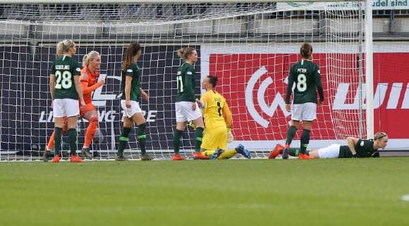 VfL vs Olympique Lyon CL Women Wolfsburg Germany 27 03 2019 FOOTBALL VfL Wolfsburg vs Olympique Lyon Champions League Womens quarter finals season 2018 19 Lucy Bronze Olympique Lyon shoots goal to 0 1 goal woman Almuth Schult VfL Wolfsburg Babette Peter VfL Wolfsburg Wolfsburg