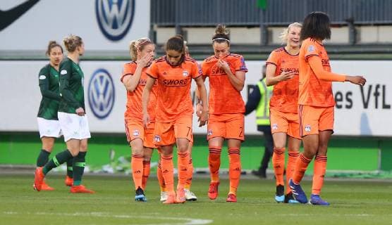VfL vs Olympique Lyon CL Women Wolfsburg Germany 27 03 2019 FUßBALL VfL Wolfsburg vs Olympique Lyon Champions League Womens Quarter Finals Season 2018 19 Lucy Bronze Olympique Lyon cheers with the team after their goal to 0 1 Wolfsburg