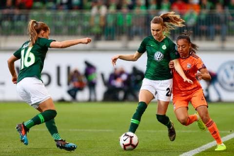 27 03 2019 xtgx Football UEFA Women s Champions League VfL Wolfsburg Olympique Lyon emspor v l Noelle Maritz VfL Wolfsburg 16 Caroline Graham Hansen VfL Wolfsburg 26 Selma Bacha Olympique Lyon 4 Duel Battle tackle DFL DFB REGULATIONS PROHIBIT ANY USE OF PHOTOGRAPHS as IMAGE SEQUENCES and or QUASI VIDEO AOK Stadium