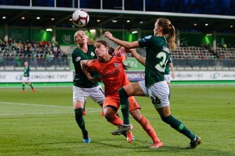 27 03 2019 xtgx Football UEFA Women s Champions League VfL Wolfsburg Olympique Lyon emspor v l Noelle Maritz VfL Wolfsburg 16 Amel Majri Olympique Lyon 7 Caroline Graham Hansen VfL Wolfsburg 26 Duel Combat tackle DFL DFB REGULATIONS PROHIBIT ANY USE OF PHOTOGRAPHS as IMAGE SEQUENCES and or QUASI VIDEO AOK Stadium