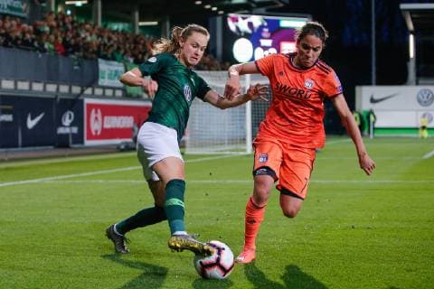 27 03 2019 xtgx Football UEFA Women s Champions League VfL Wolfsburg Olympique Lyon emspor v l Caroline Graham Hansen VfL Wolfsburg 26 Amel Majri Olympique Lyon 7 duel duel fight tackle DFL DFB REGULATIONS PROHIBIT ANY USE OF PHOTOGRAPHS as IMAGE SEQUENCES and or QUASI VIDEO AOK Stadium