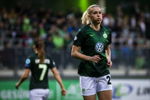 GER UWCL quarter finals VfL Wolfsburg vs Olympique Lyon 27 03 2019 AOK Stadium Wolfsburg GER UWCL quarter finals VfL Wolfsburg vs Olympique Lyon UEFA REGULATIONS PROHIBIT ANY USE OF PHOTOGRAPHS AS IMAGE SEQUENCES AND OR QUASI VIDEO picture shows Lena Goessling VfL Wolfsburg 28 before the corner kick nordphotox xRauch nph00251