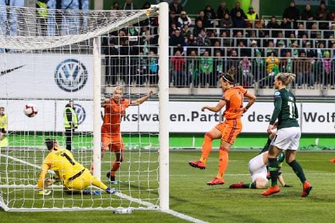 Goal celebration Lucy Bronze Olympique Lyon meets 0 1 UEFA Womens Champions League quarter finals season 2018 2019 VfL Wolfsburg vs. Olympique Lyon at AOK Stadium in Wolfsburg action Germany football women women women women 27 03 2019