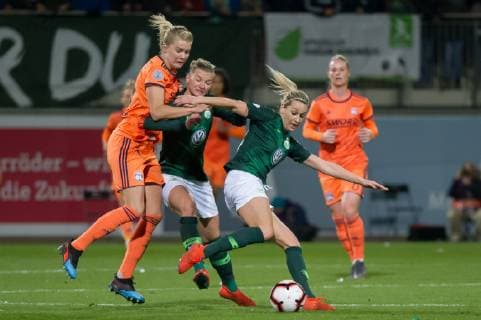 v left Ada Hegerberg Olympique Lyon Lyonnais 14 Alexandra Popp Alex Popp VfL Wolfsburg 11 and Lena Goeßling VfL Wolfsburg 28 in the triathlon duel dynamics action action action football UEFA Womens Champions League VfL Wolfsburg Olympique Lyon xobx