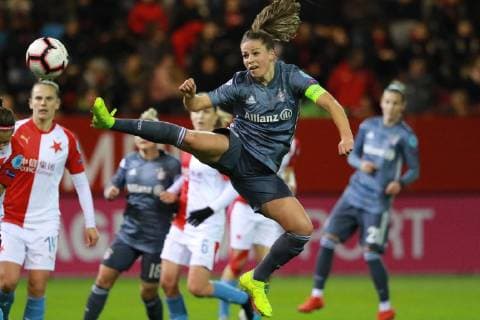 Melanie Leupolz FC Bayern in the duel Womens football FC Bayern Munich SK Slavia Prague UEFA Womens Champions League Campus 27 03 2019