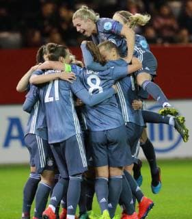 FC Bayern Torjubel Womens football FC Bayern Munich SK Slavia Prague UEFA Womens Champions League Campus 27 03 2019