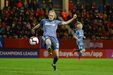 Verena Schweers FC Bayern Muenchen with ball on foot Munich Germany 27 03 2019 Football Womens football FC Bayern Munich Slavia Prague xklx