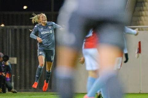 Goal celebration FC Bayern Munich Fridolina Rolfö FC Bayern Muenchen Munich Germany 27 03 2019 Soccer Womens soccer FC Bayern Munich Slavia Prague xklx