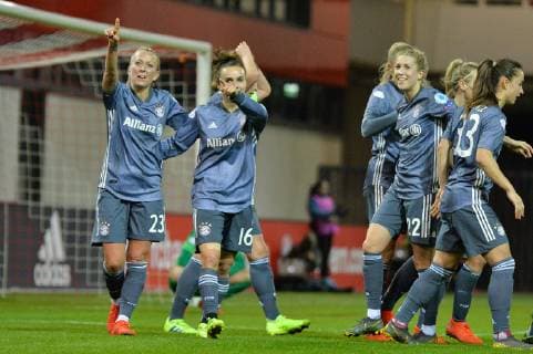 Goal celebration Mandy Islacker FC Bayern Muenchen Lina Magull FC Bayern Muenchen Munich Germany 27 03 2019 Football Womens football FC Bayern Munich Slavia Prague xklx