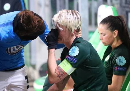 VfL vs Olympique Lyon CL Women Wolfsburg Germany 27 03 2019 FOOTBALL VfL Wolfsburg vs Olympique Lyon Champions League Womens quarter finals season 2018 19 Nilla Fischer VfL Wolfsburg disappointed sad dejected desperate down frustrated frustrated disappointment Wolfsburg
