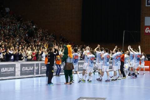 27 03 2019 Swiss Life Hall Hannover EHF Cup Group Phase TSV Hannover Burgdorf vs RK Nexe HRV in picture The team of TSV Hannover Burgdorf cheers after the victory in front of the spectators TSV Hannover Burgdorf vs RK Nexe