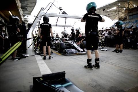 Motorsports: FIA Formula One World Championship WM Weltmeisterschaft 2019, Grand Prix of Bahrain, Mechanic of Mercedes AMG Petronas Motorsport during pit stop training Sakhir Bahrain