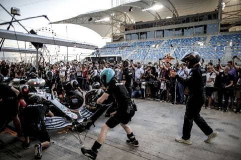 Motorsports: FIA Formula One World Championship WM Weltmeisterschaft 2019, Grand Prix of Bahrain, Mechanic of Mercedes AMG Petronas Motorsport during pit stop training Sakhir Bahrain