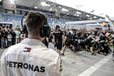 Motorsports: FIA Formula One World Championship WM Weltmeisterschaft 2019, Grand Prix of Bahrain, Mechanic of Mercedes AMG Petronas Motorsport during pit stop training Sakhir Bahrain