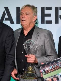 28 03 2019 xfux Soccer DFB Coach DFB Ceremony on the occasion of the completion of the 65 Soccer Teacher Training Course emspor v l Volker Finke receives an award for his lifes work Cologne
