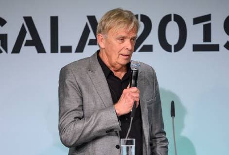 28 03 2019 xfux Soccer DFB Coach DFB Ceremony on the occasion of the completion of the 65 Soccer Teacher Training Course emspor v l Volker Finke receives an award for his lifes work Cologne
