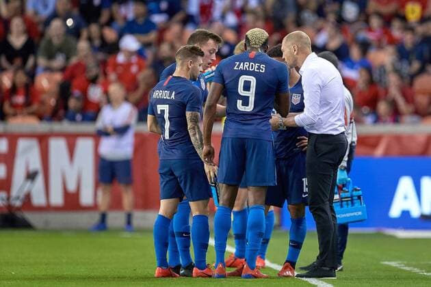HOUSTON, TX - MARCH 26: United States head coach Gregg Berhalter talks to his players in game action during a friendly international match Länderspiel between Chile and the United States on March 26, 2019 at BBVA Compass Stadium in Houston, TX. (Photo by Robin Alam Icon Sportswire) SOCCER: MAR 26 USA v Chile Icon164190326157
