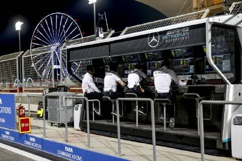 Motorsports: FIA Formula One World Championship WM Weltmeisterschaft 2019, Grand Prix of Bahrain, Mercedes AMG F1 Petronas, pitwall, Kommandostand Sakhir Bahrain