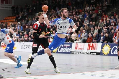 Lars Spiess TV Grosswallstadt 36 past Patryk Walczak TuS N Luebbecke 7 behind TuS N Luebbecke vs TV Grosswallstadt Handball 2 Bundesliga 29 03 2019 TuS N Luebbecke vs TV Grosswallstadt Handball 2 Bundesliga 29 03 2019 Luebbecke Copyright: xEibner-Pressefoto_Strohdiekx ep_jsk
