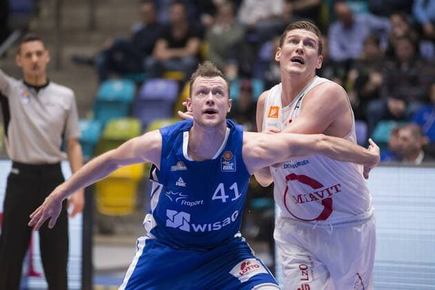 Fraport Skyliners RASTA Vechta 1 BBL Fight between Niklas Kiel Fraport Skyliners 41 and Clint Chapman Vechta 12 Frankfurt am Main Hessen Germany Fraport Arena