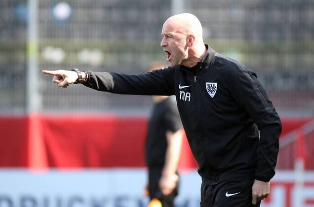 v left coach Marco Antwerpen SC Prussia Münster 06 gives instructions gesticulated with arms gesticulate gives instructions gesticulate single picture football 3 league FC Würzburger Kickers SC Prussia Münster 06 DFB REGULATIONS PROHIBIT ANY USE OF PHOTOGRAPHS AS IMAGE SEQUENCES AND OR QUASI VIDEO xfsx