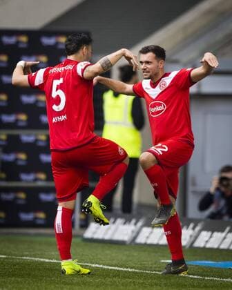 Sport Themen der Woche KW13 Sport Bilder des Tages Düsseldorf, 30.03.2019 Torjubel: Kaan Ayhan (F95) und Kevin Stöger (F95) machen den Kranich Fortuna Düsseldorf - Borussia Mönchengladbach DFL regulations prohibit any use of photographs as image sequences and or quasi-video. *** Düsseldorf 30 03 2019 Goal celebration Kaan Ayhan F95 and Kevin Stöger F95 make the crane Fortuna Düsseldorf Borussia Mönchengladbach DFL regulations prohibit any use of photographs as image sequences and or quasi video