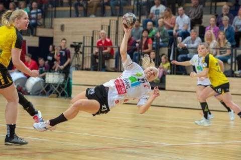 Sophie Lütke SV Union Halle scoring goal SV Union Halle Neustadt Wildcats vs TV Nellingen 1893 e V Schwaben Hornets Handball 1 Bundesliga Saison 2018 2019 Copyright xVIADATAx xHolgerxJohnx Halle Saale Sachsen Anhalt Germany