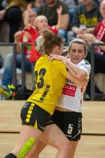 Ekaterina Fanina SV Union Halle vs. Tanja Padutsch TV Nellingen in match SV Union Halle Neustadt Wildcats vs TV Nellingen 1893 e V Schwaben Hornets Handball 1 Bundesliga Saison 2018 2019 Copyright xVIADATAx xHolgerxJohnx Halle Saale Sachsen Anhalt Germany