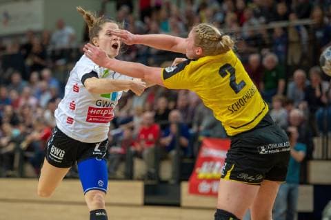 Mariana Ferreira Lopes SV Union Halle vs. Stefanie Schoeneberg TV Nellingen in match SV Union Halle Neustadt Wildcats vs. TV Nellingen 1893 e V Swabia Hornets Handball 1 Bundesliga Saison 2018 2019 Copyright xVIADATAx xHolgerxJohnx Halle Saale Sachsen Anhalt Germany