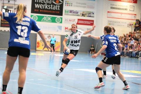 Myrthe Schoenaker VfL Oldenburg 28 in attack v l Angela Steenbakkers HSG Blomberg Lippe 13 Laura Rueffieux HSG Blomberg Lippe 3 Gisa Klaunig HSG Blomberg Lippe 4 HSG Blomberg Lippe vs VfL Oldenburg Handball 1 Womens Bundesliga 30 03 2019 HSG Blomberg Lippe vs VfL Oldenburg Handball 1 Bundesliga Womens 30 03 2019 Blomberg Copyright: xEibner-Pressefoto Strohdiekx ep_jsk