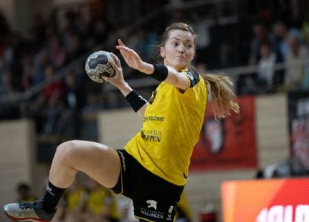 HANDBALL BUNDESLIGA FRAUEN Season 2018 2019 SV Union Halle Neustadt white against TV Nellingen yellow in the Erdgas Sportarena in Halle at 30 03 19 Nellingens Roxana Alina Ioneac Halle Sachsen Anhalt Germany