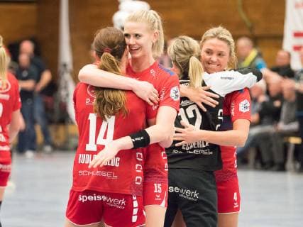 Kudlacz Gloc Karolina 14 SG BBM Bietigheim Naidzinavicius Kim 15 SG BBM Bietigheim Emotions Victory Jubilation SG BBM Bietigheim vs. Buxtehuder SV Handball 1 Bundesliga Womens Season 2018 2019 30 03 2019 SG BBM Bietigheim vs. Buxtehuder SV Handball 1 Bundesliga Womens Season 2018 2019 30 03 2019 Bietigheim Bissingen Copyright: xEibner Nicolas_Woernx EP_WOE