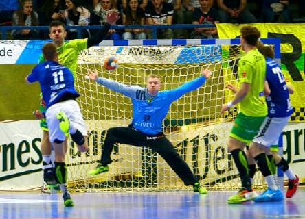 Goalkeeper Nils Dresrüsse Hagen masters the throw of Benas Petreikis Aue Handball 2 Liga 2018 19 EHV Aue VfL Eintracht Hagen 30 31 at 30 3 2019 EHV Aue Eintracht Hagen