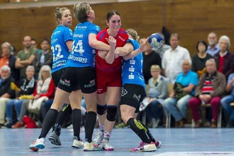 Bietigheim Germany 30 March 2019 HBF 18 19 SG BBM Bietigheim vs Buxtehuder SV v li Isabell Kaiser Buxtehude Friederike Gubernatis Buxtehude Laura van der Heijden Bietigheim Bietigheim Bissingen Viadukthalle Baden Württemberg Germany