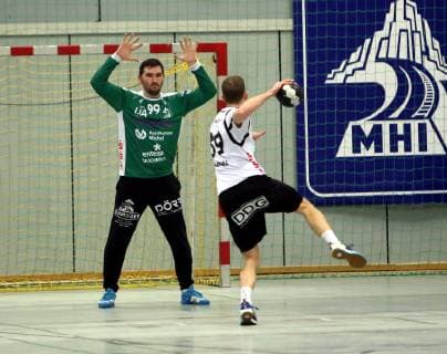 Third Handball Bundesliga MSG Grossbieberau Modau vs GSV Baunatal Season 2018 2019 30 03 2019 Grossbieberau vs MSG Keeper Michael Juzbasic stands against Marvin Gabriel Baunatal at the seven-meter event ba