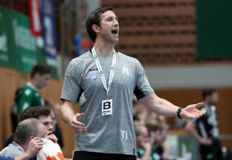 v li Coach Torsten Jansen Handball Sportverein Hamburg gives instructions gesticulated with arms gesticulate gives instructions gesticulate single frame DKB 2 Handball Bundesliga DJK Rimpar Wölfe Handball Sportverein Hamburg xfsx