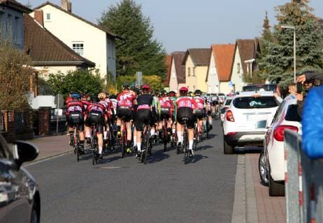 lsb - Radsport - Rad-Bundesliga - Müller lila Logistik - Saison 2018 2019 - 31.03.2019 - Einhausen v. l. Ein großes Starterfeld von 132 Teilnehmern gleich zu Beginn dss Renntages Aktion, Einzelbild - *** lsb Cycling Cycling Bundesliga Müller purple Logistics Season 2018 2019 31 03 2019 Einhausen v l A large starting field of 132 participants right at the start of the race day Action Single picture