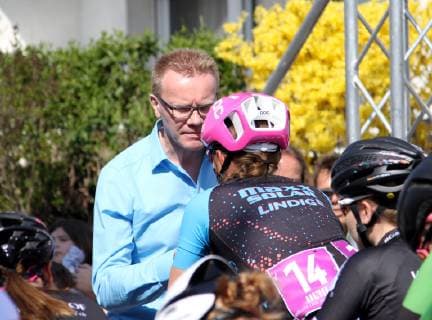 lsb - Radsport - Rad-Bundesliga - Mueller lila Logistik - Saison 2018 2019 - 31.03.2019 - Einhausen v. l. Rennsprecher Peter Krause im Interview Aktion, Einzelbild - *** lsb Cycling Cycling Bundesliga Mueller Bundesliga Purple Logistics Season 2018 2019 31 03 2019 Einhausen v l Racing spokesman Peter Krause in interview Action Single picture