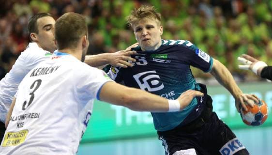 31 03 2019 Handball EHF Cup Group A 12 Matchday Foxes Berlin Balatonfüredi KSE Picture Christoph Reißky from Berlin fights his way through the defence of Balatonfüredi KSE Handball EHF Cup Group A 12 Matchday Foxes Berlin Balatonfüredi KSE