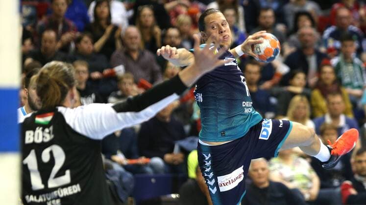 31 03 2019 Handball EHF Cup Group A 12 Matchday Foxes Berlin Balatonfüredi KSE Picture Mattias Zachrisson Foxes Berlin throws the ball Handball EHF Cup Group A 12 Matchday Foxes Berlin Balatonfüredi KSE