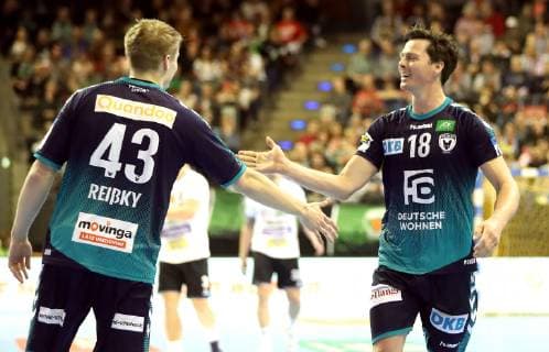 31 03 2019 Handball EHF Cup Group A 12 Matchday Foxes Berlin Balatonfüredi KSE Picture v l Christoph Reißky and Hans Lindberg Foxes Berlin cold-pocketed cheering starting Handball EHF Cup Group A 12 Matchday Foxes Berlin Balatonfüredi KSE