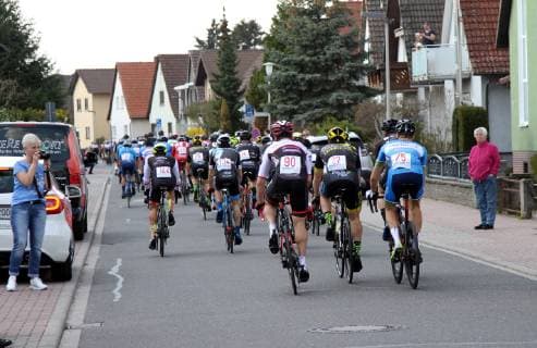 lsb - Radsport - Rad-Bundesliga - Mueller lila Logistik - Saison 2018 2019 - 31.03.2019 - Einhausen v. l. Ein tolles Starterfeld bei den Männern in Einhausen Aktion, Einzelbild - *** lsb Cycling Cycling Bundesliga Mueller Bundesliga Purple Logistics Season 2018 2019 31 03 2019 Einhausen v l A great starting field for the men in Einhausen Action Single picture
